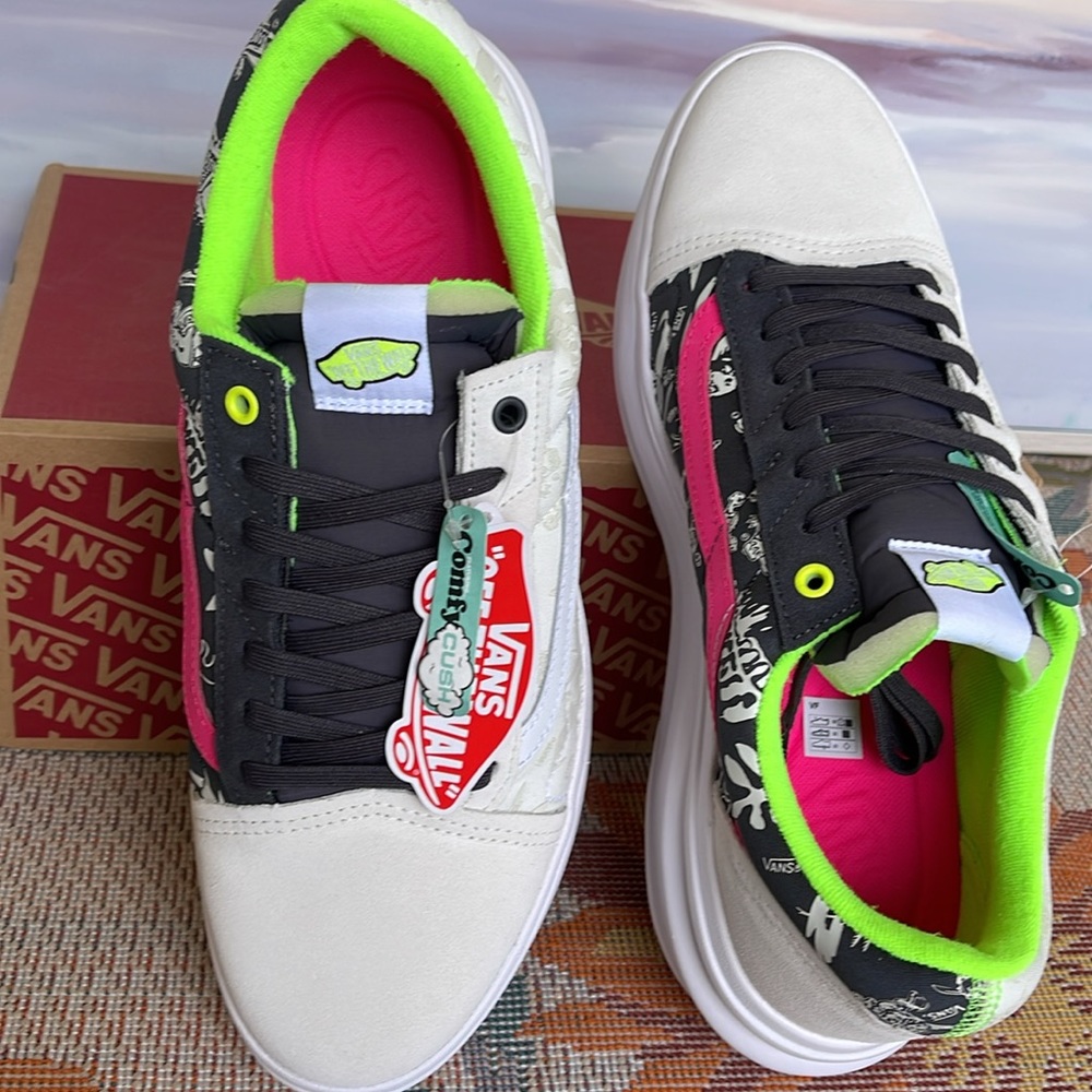 Vans Men’s Old Skool Over
Singles Day Multi/True Wh
VN0A7Q5E6GL
Sneaker Platform - Picture 13 of 16